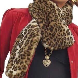 NWOT Cabi Faux Fur Neck Wrap/Bundle Scarf